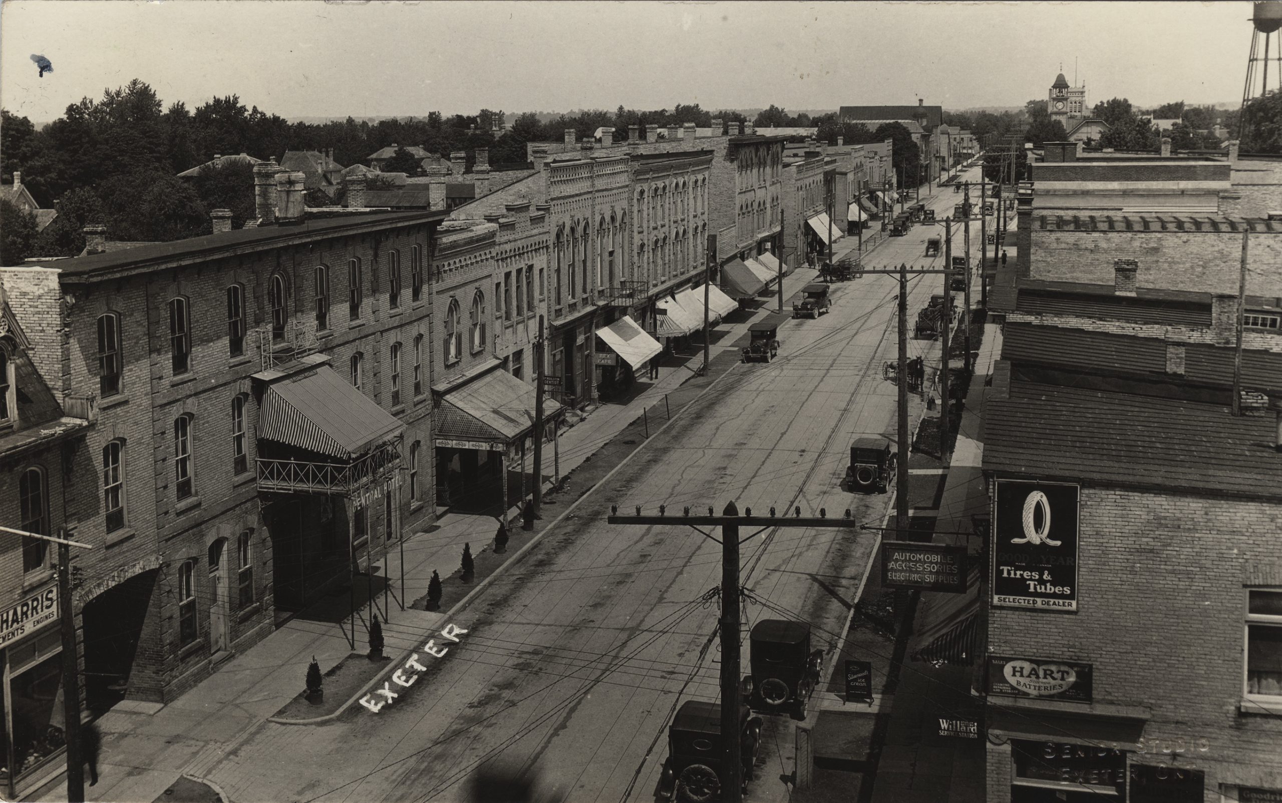 18466452383_448e7fe334_4k Historic image of downtown Exeter